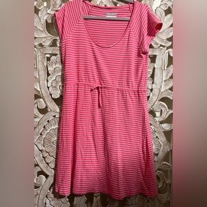 EUC Columbia/PFG Pink & White Striped Athletic Sports dress Sz M